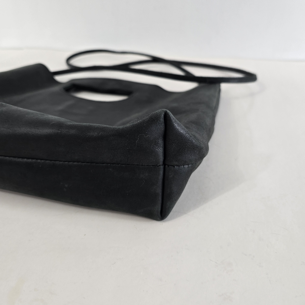 Able Black Shoulder Bag with Sophisticated Design - Picture 10 of 16